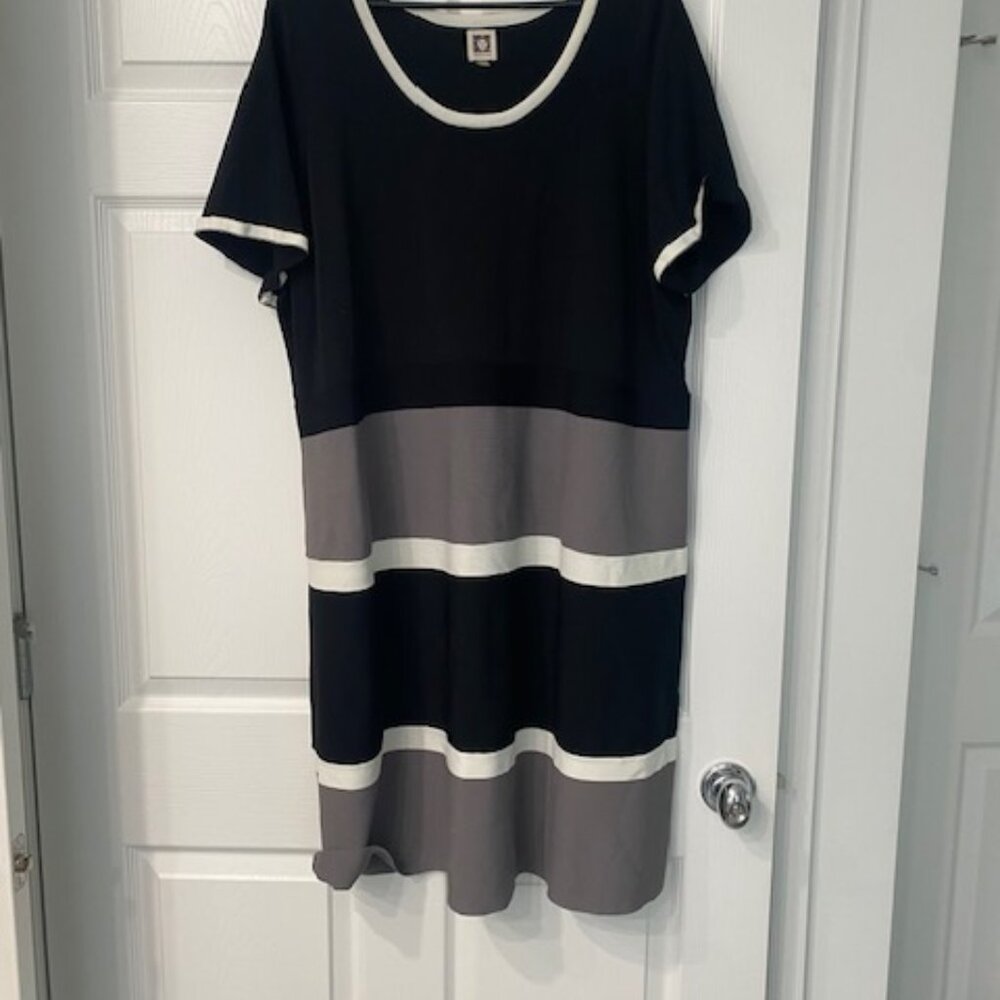 Anne Klein Black & Gray Colorblock Dress